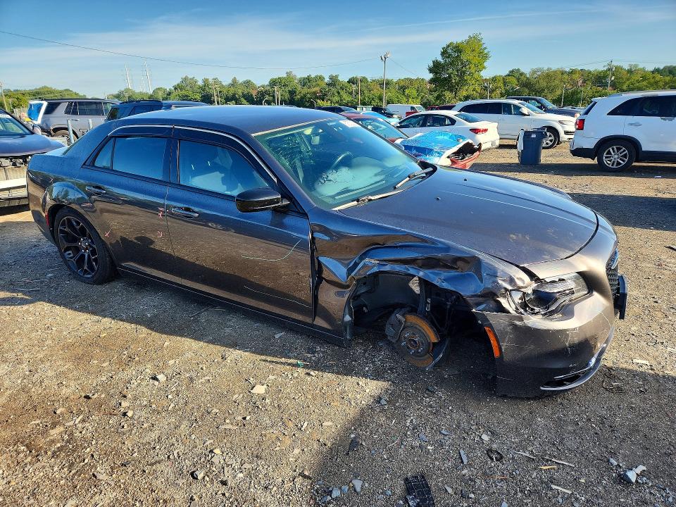 Photo 4 from auction – 2019 CHRYSLER 300 with VIN 2C3CCAAG7KH590402
