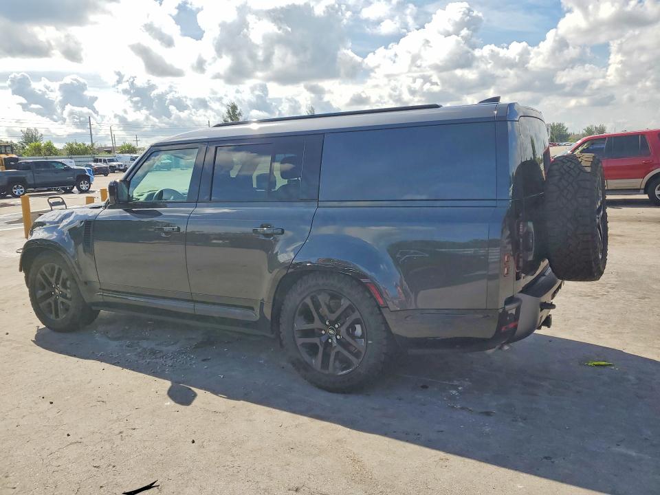 Photo 2 from auction – 2024 LAND ROVER DEFENDER with VIN SALEWFEU2R2353773