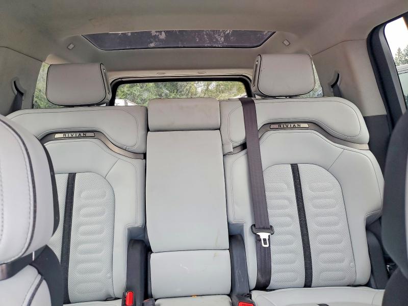 Photo 10 from auction – 2023 RIVIAN R1S with VIN 7PDSGABL7PN007017