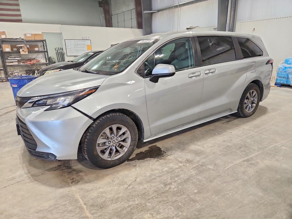 TOYOTA SIENNA 2022 con VIN 5TDKSKFC4NS066040 - Foto de la subasta