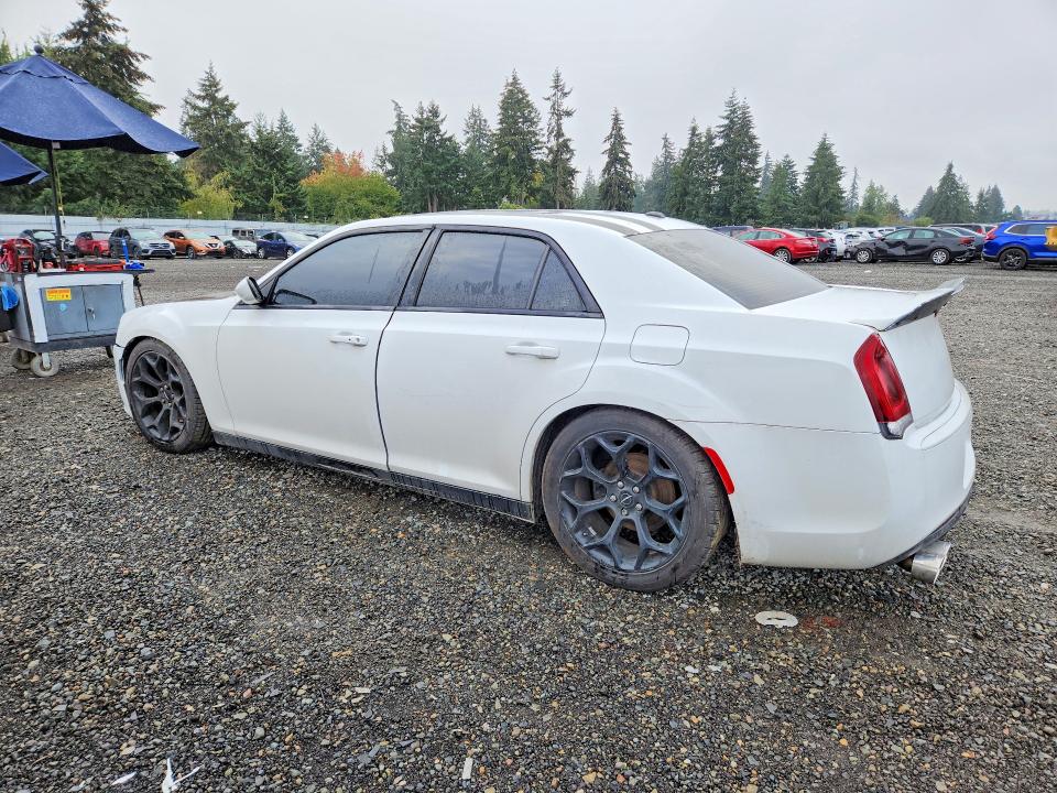 Фото 2 с аукциона – 2017 CHRYSLER 300 с VIN 2C3CCABG1HH657552
