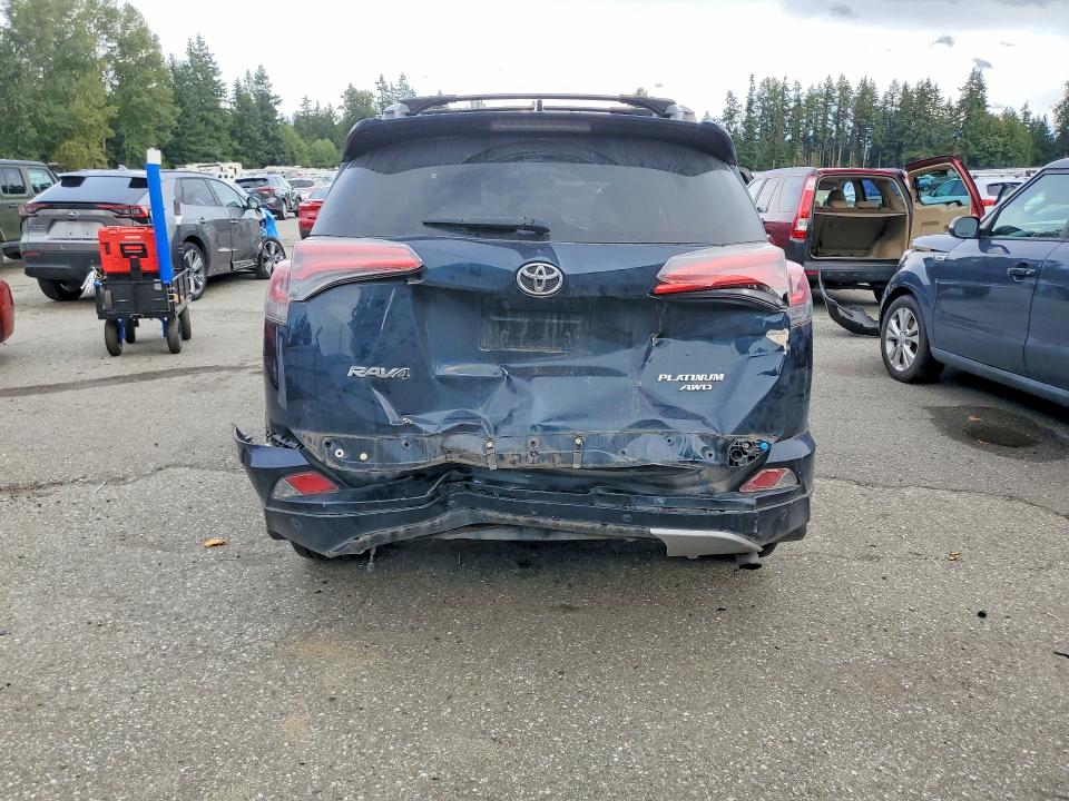 Снимка 6 от търг – 2017 TOYOTA RAV4 с VIN 2T3DFREV3HW673963