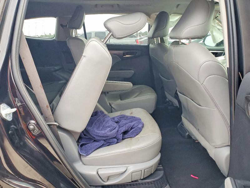 Zdjęcie 11 z aukcji – 2021 TOYOTA HIGHLANDER z VIN 5TDFARAH8MS006079