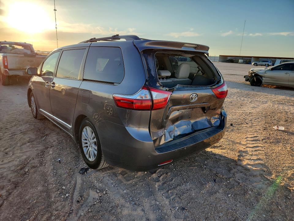 Photo 2 from auction – 2015 TOYOTA SIENNA with VIN 5TDYK3DC3FS554237
