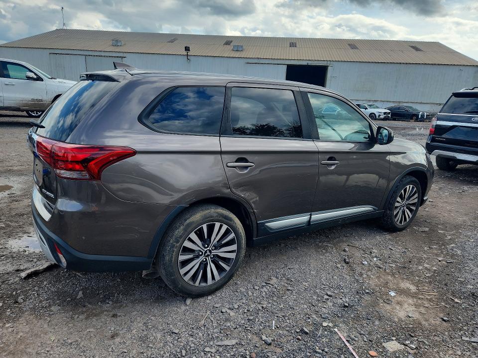 Photo 3 from auction – 2019 MITSUBISHI OUTLANDER with VIN JA4AD2A34KZ016109