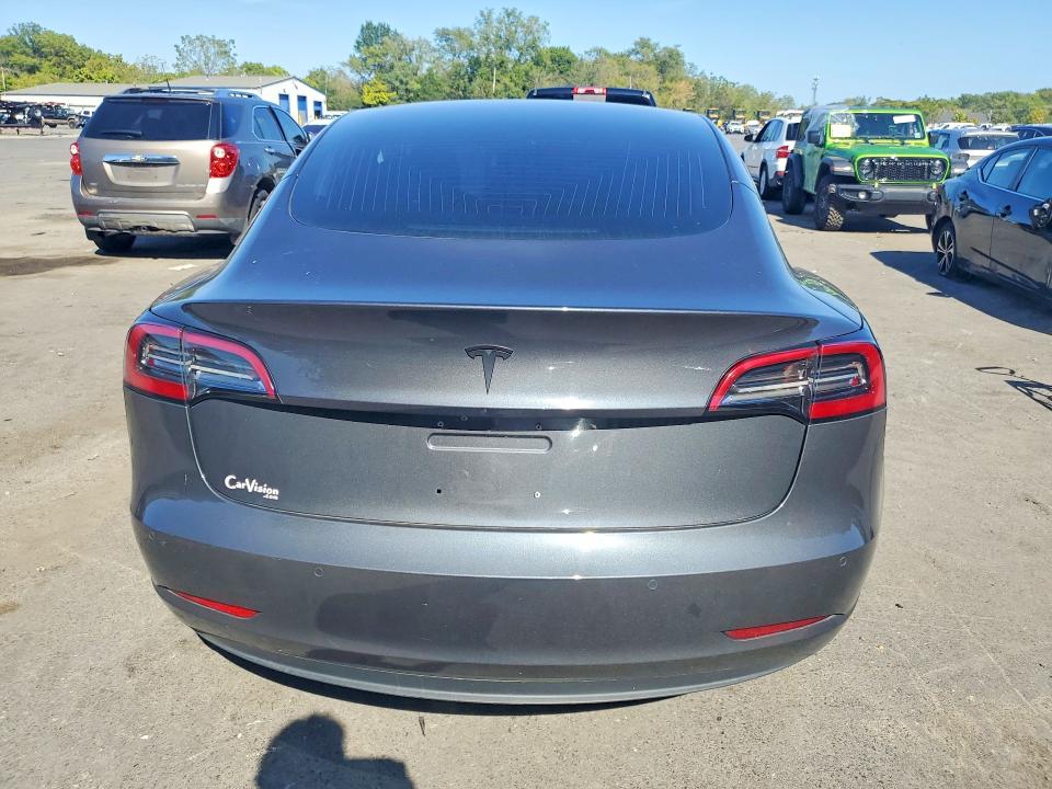 صورة رقم 6 من المزاد - 2018 TESLA MODEL 3 مع VIN 5YJ3E1EA8JF056731