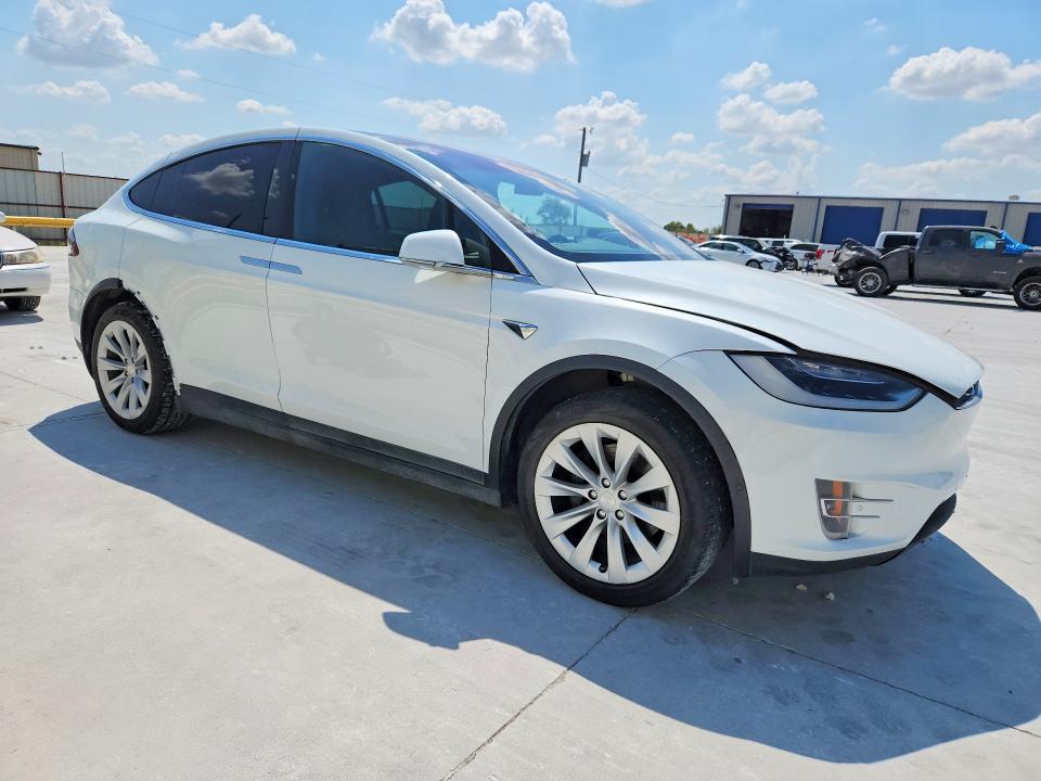 Photo 4 from auction – 2018 TESLA MODEL X with VIN 5YJXCDE25JF133847