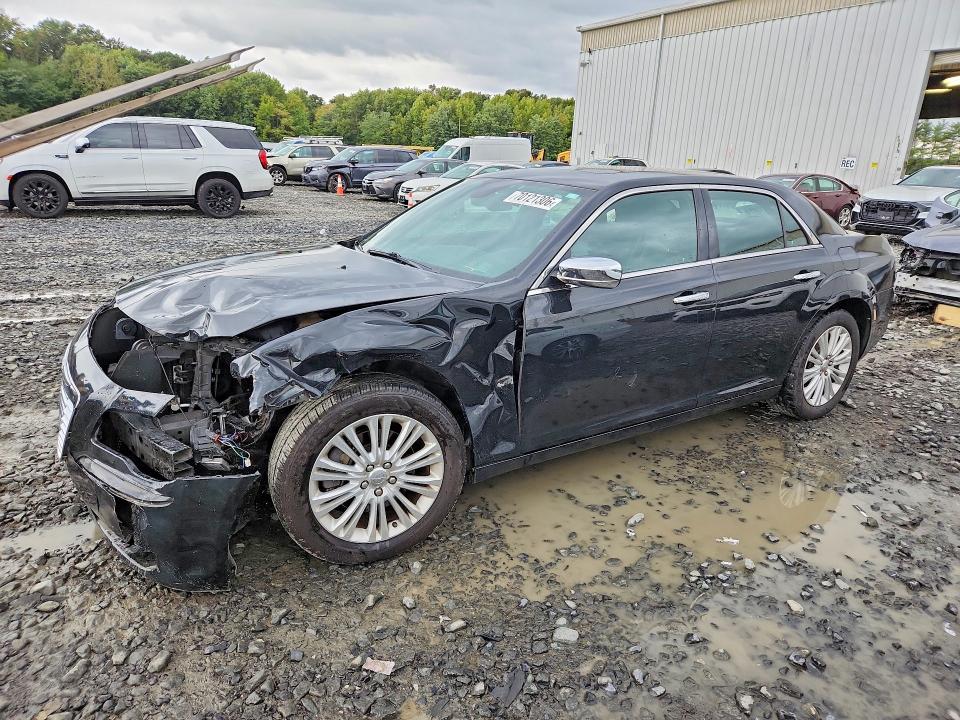 CHRYSLER 300C 2014 with VIN 2C3CCAKT2EH183880 - Photo from auction