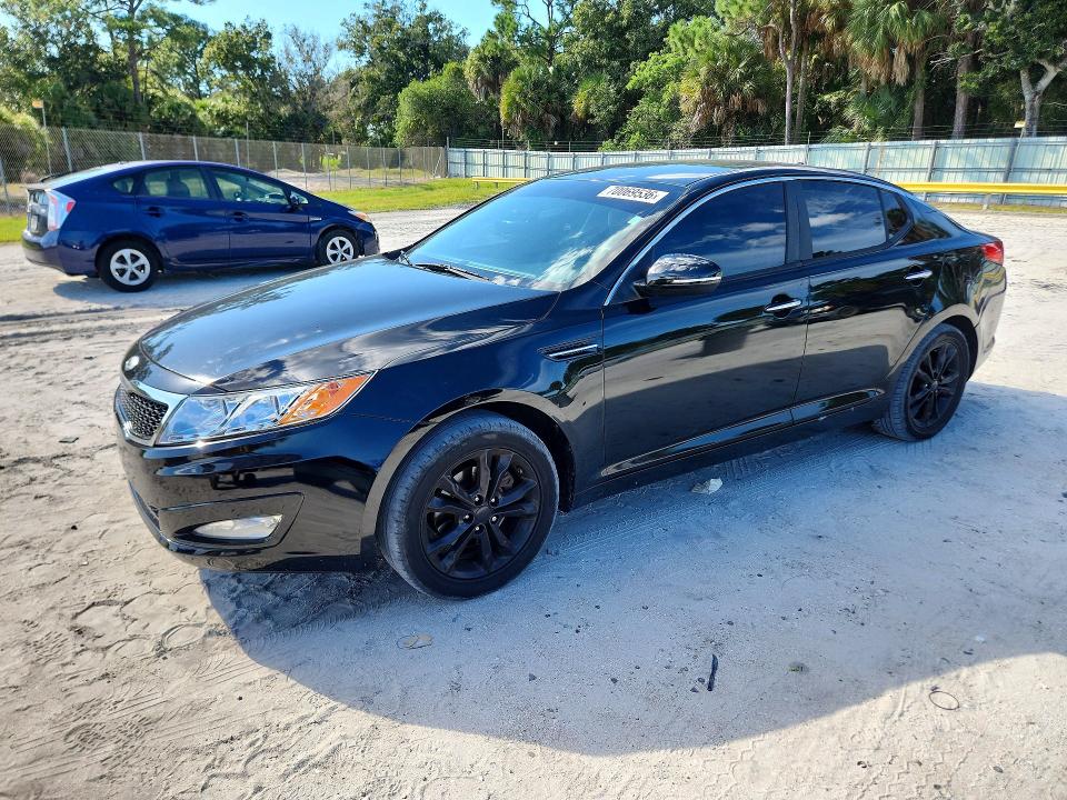KIA OPTIMA 2013 مع رقم تعريف المركبة 5XXGM4A74DG195305 - صورة من المزاد