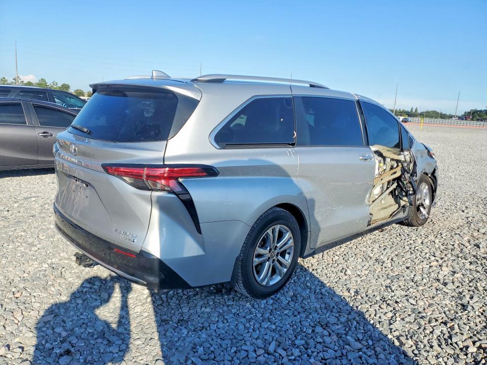 Photo 3 from auction – 2021 TOYOTA SIENNA with VIN 5TDESKFC7MS007642