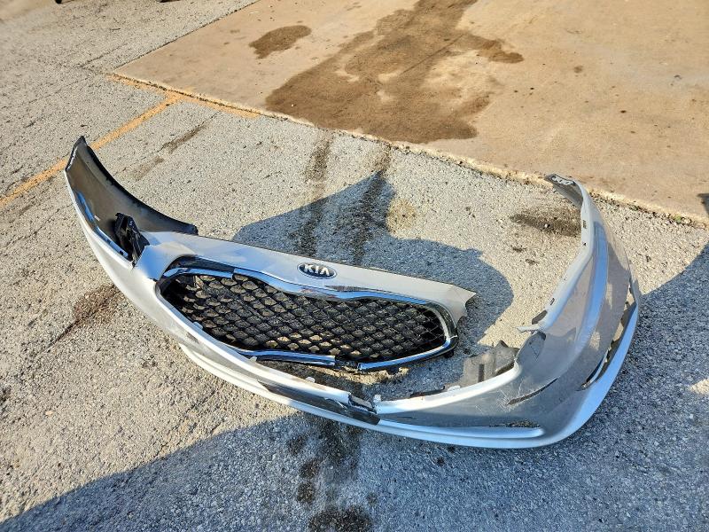 Photo 12 from auction – 2016 KIA CADENZA with VIN KNALN4D76G5217866