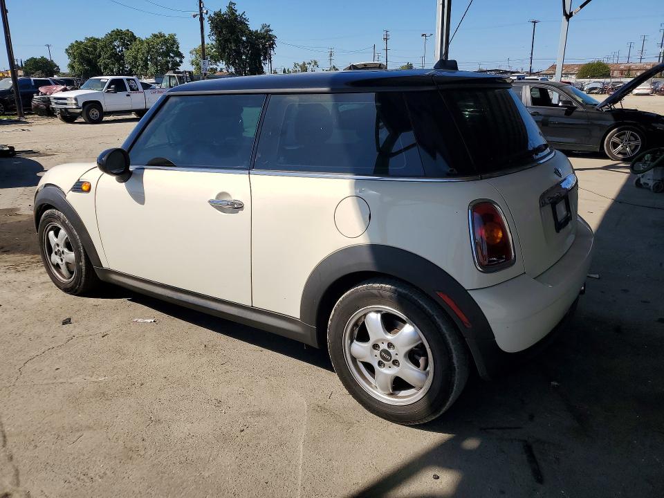 Photo 2 from auction – 2008 MINI COOPER with VIN WMWMF33578TT59345