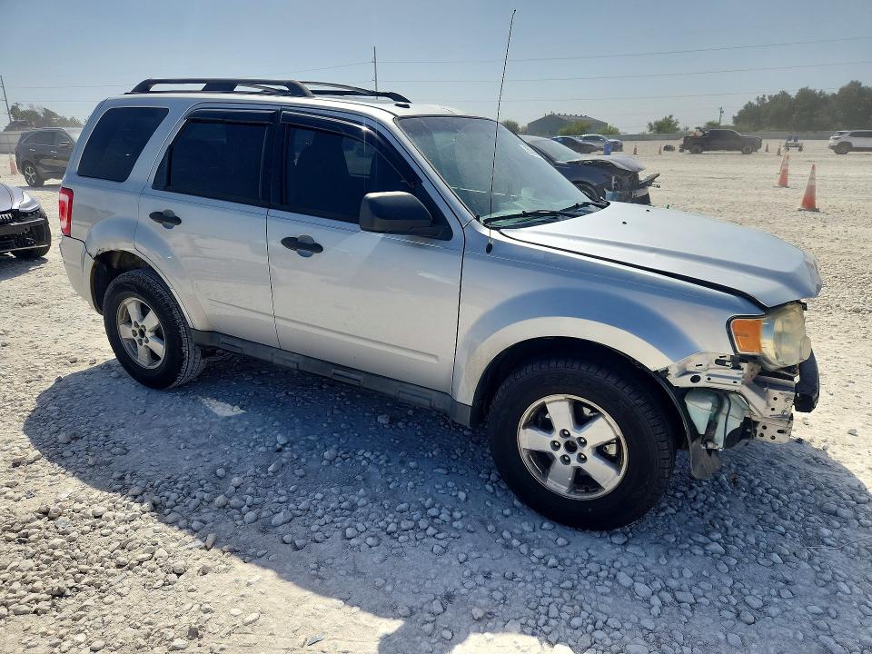 Photo 4 from auction – 2009 FORD ESCAPE with VIN 1FMCU03G39KD11896