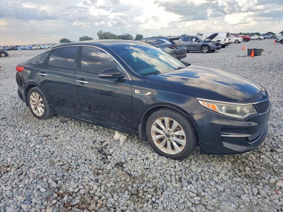Photo 4 from auction – 2017 KIA OPTIMA with VIN 5XXGU4L36HG165691