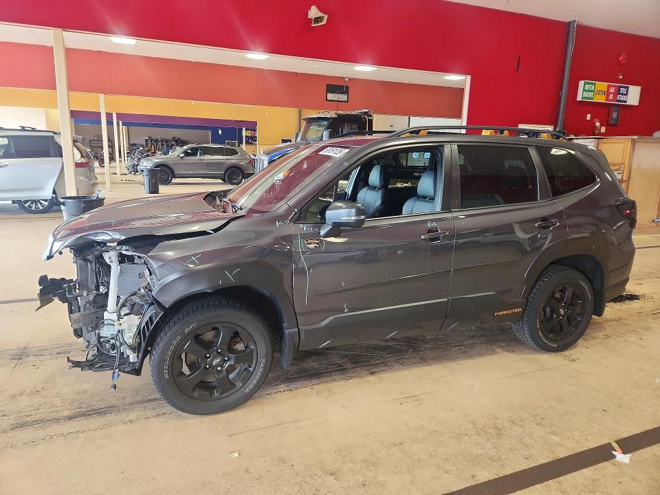 SUBARU FORESTER 2022 с VIN JF2SKAMC7NH463230 - Снимка от търг