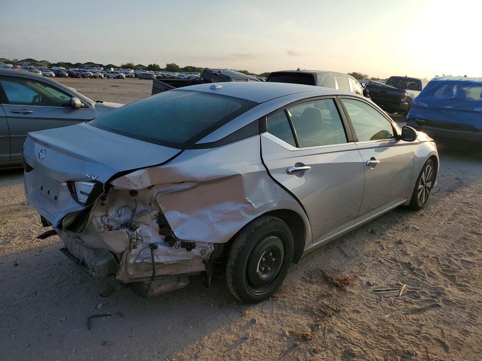 Photo 3 from auction – 2021 NISSAN ALTIMA with VIN 1N4BL4DV8MN330741