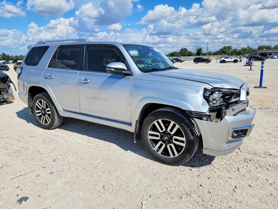Photo 4 from auction – 2017 TOYOTA 4RUNNER with VIN JTEBU5JRXH5449865