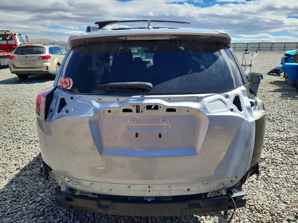 Foto 6 de la subasta – 2017 TOYOTA RAV4 con VIN 2T3JFREV2HW664142