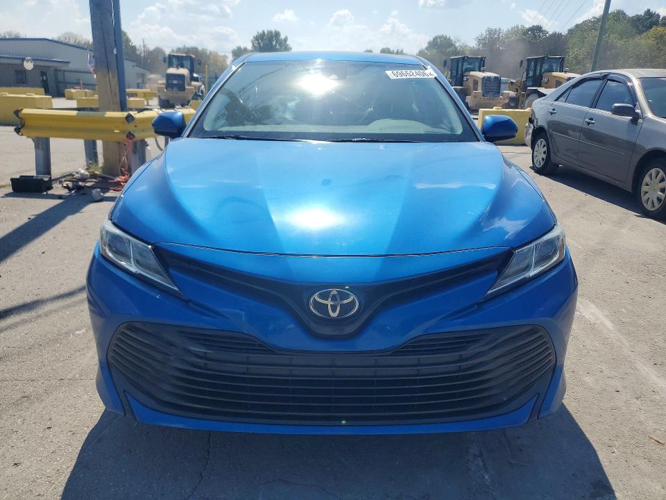 Снимка 5 от търг – 2019 TOYOTA CAMRY с VIN 4T1B11HK2KU179893