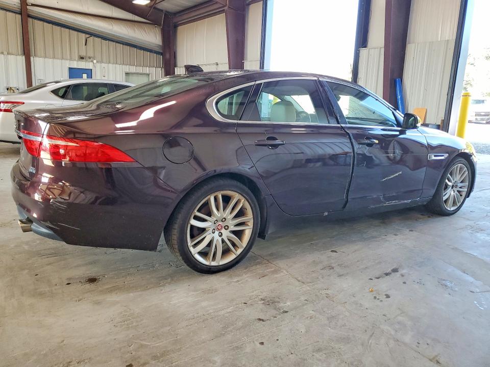 Photo 3 from auction – 2017 JAGUAR XF with VIN SAJBK4BV7HCY47922