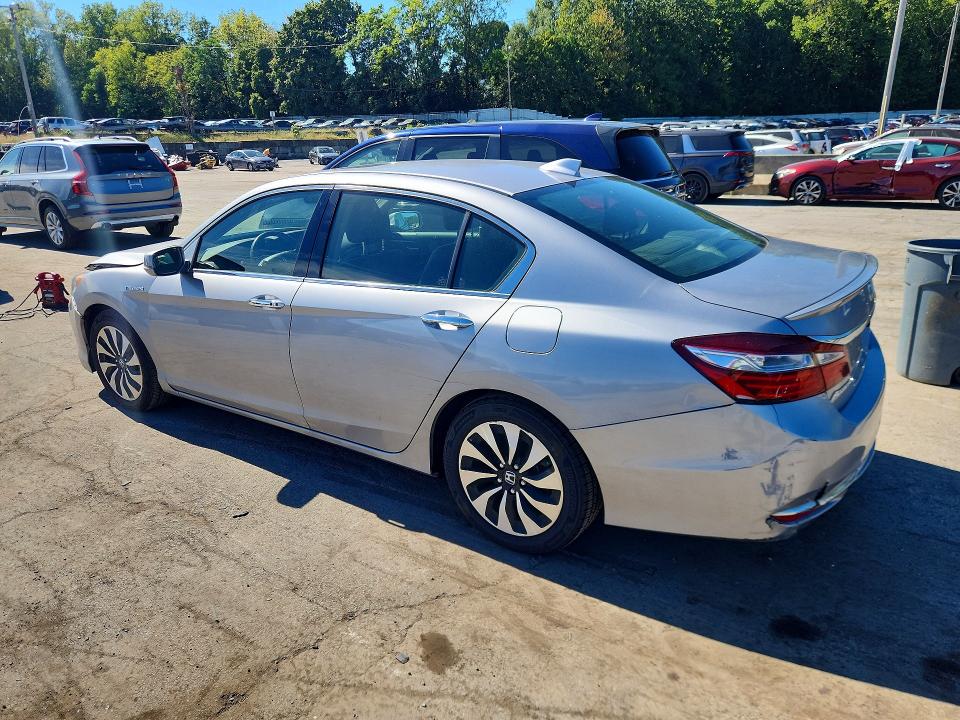 Photo 2 from auction – 2017 HONDA ACCORD with VIN JHMCR6F58HC031577