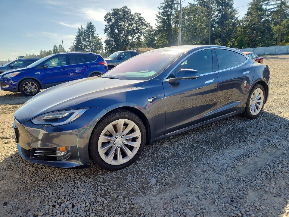 TESLA MODEL S 2017 مع رقم تعريف المركبة 5YJSA1E22HF217407 - صورة من المزاد