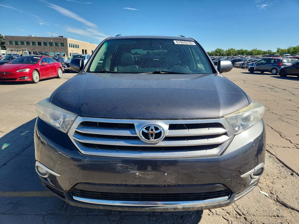 Photo 5 from auction – 2011 TOYOTA HIGHLANDER with VIN 5TDDK3EHXBS059567