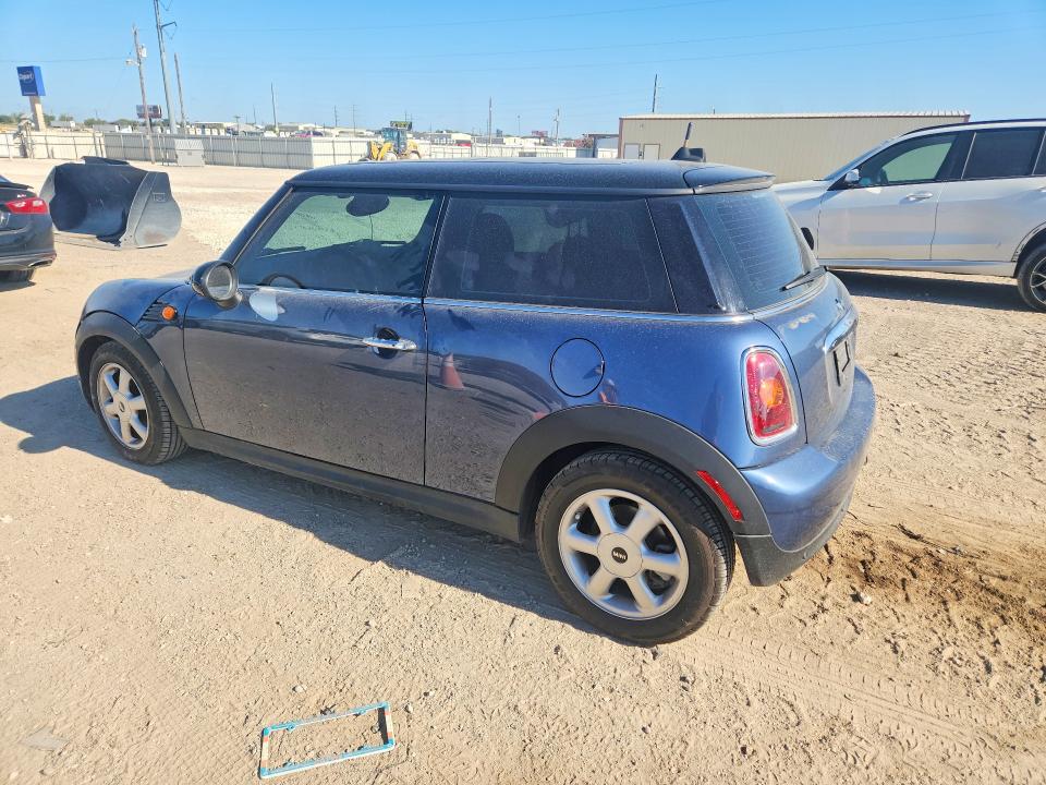 Zdjęcie 2 z aukcji – 2010 MINI COOPER z VIN WMWMF3C53ATZ62041