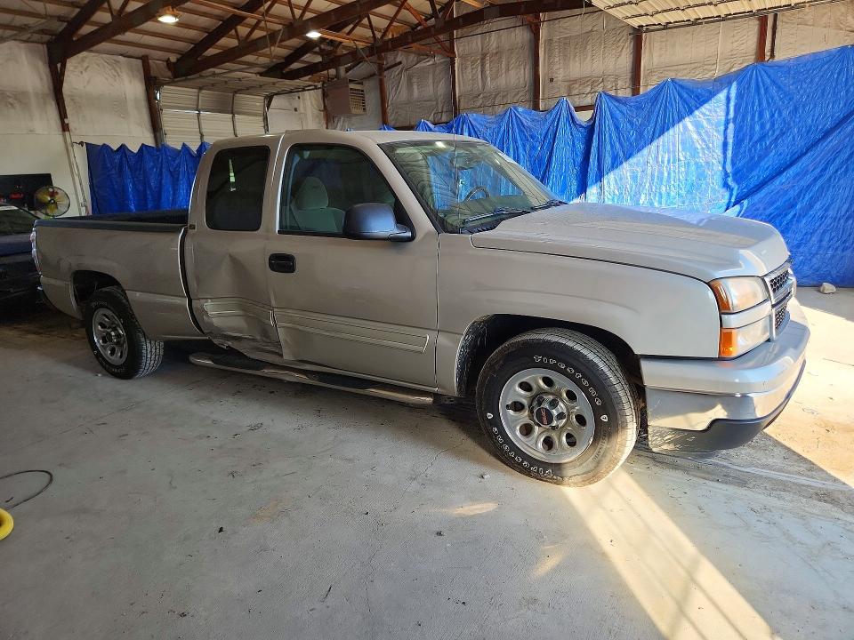 Photo 4 from auction – 2006 CHEVROLET SILVERADO with VIN 1GCEC19ZX6Z169399