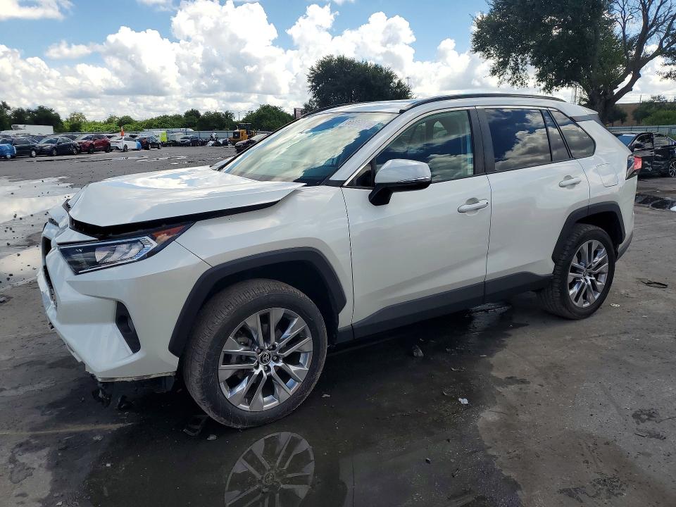 TOYOTA RAV4 2021 с VIN 2T3C1RFV2MW171111 - Снимка от търг
