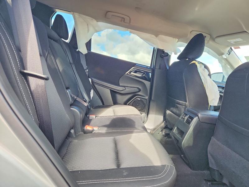 Снимка 11 от търг – 2025 MITSUBISHI OUTLANDER с VIN JA4J3UA88SZ032825