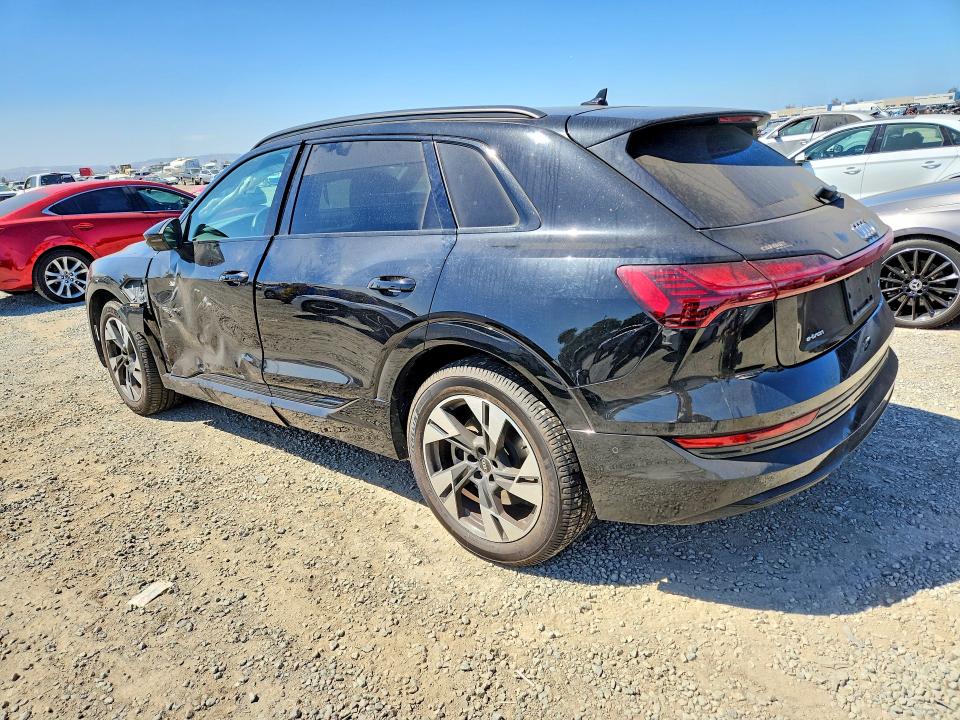 Фото 2 с аукциона – 2021 AUDI E-TRON с VIN WA1AAAGE8MB022373