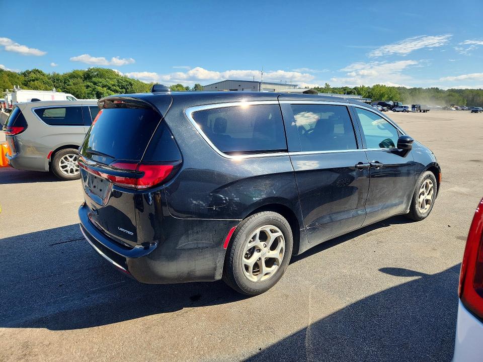 Photo 3 from auction – 2024 CHRYSLER PACIFICA with VIN 2C4RC1GG7RR101594