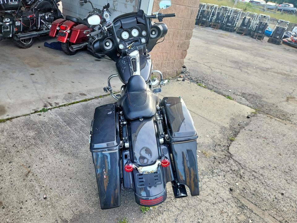 Photo 4 from auction – 2010 HARLEY-DAVIDSON FLHX with VIN 1HD1KB411AB623256