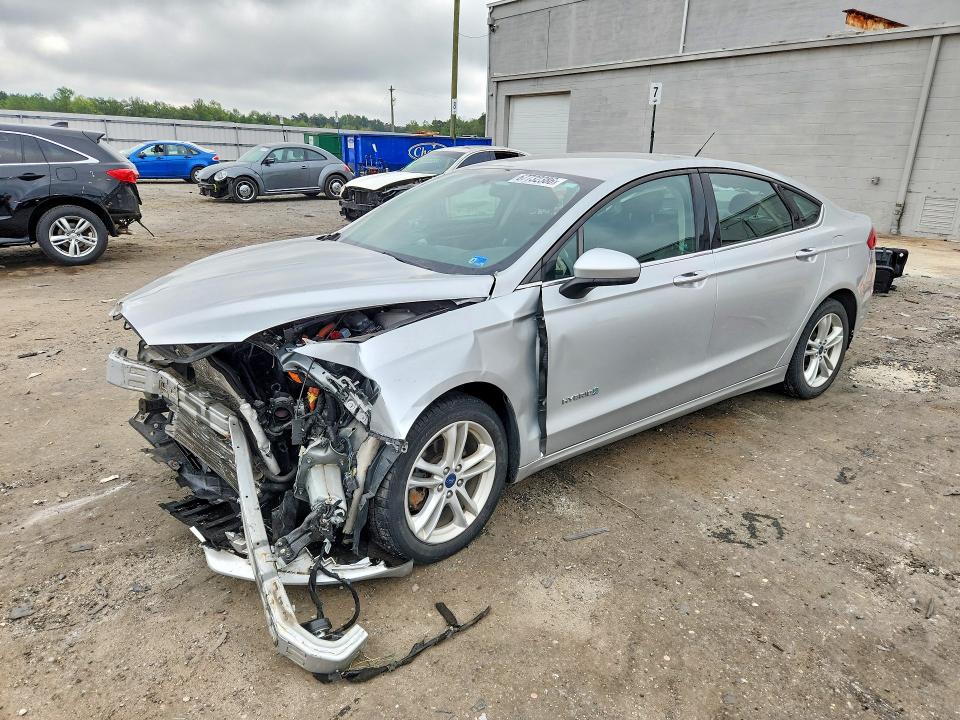 FORD FUSION 2018 with VIN 3FA6P0LU4JR102249 - Photo from auction