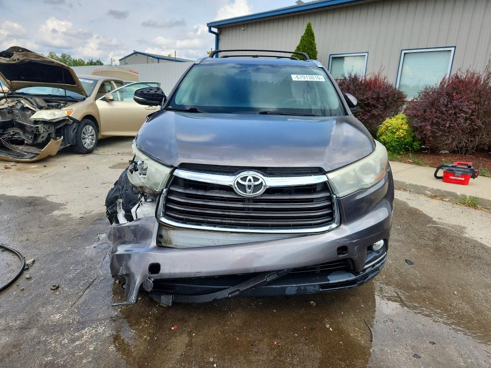 Photo 5 from auction – 2015 TOYOTA HIGHLANDER with VIN 5TDJKRFH1FS152360