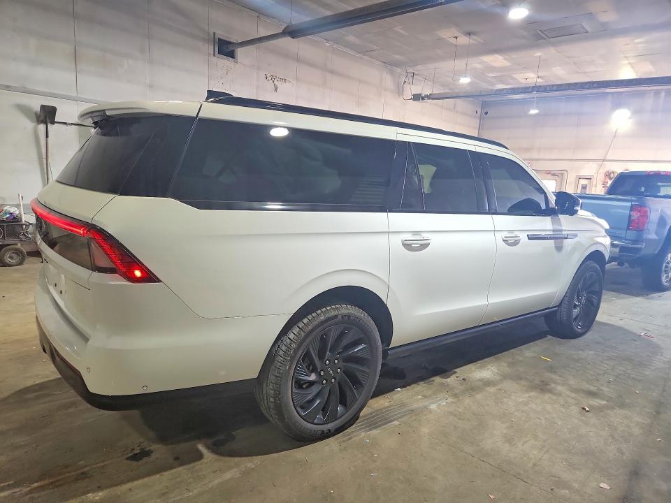 Снимка 3 от търг – 2025 LINCOLN NAVIGATOR с VIN 5LMJJ3LG2SEL08121