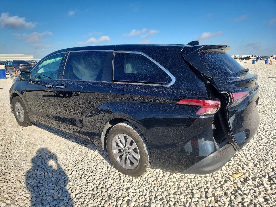 Снимка 2 от търг – 2022 TOYOTA SIENNA с VIN 5TDYRKEC7NS077282