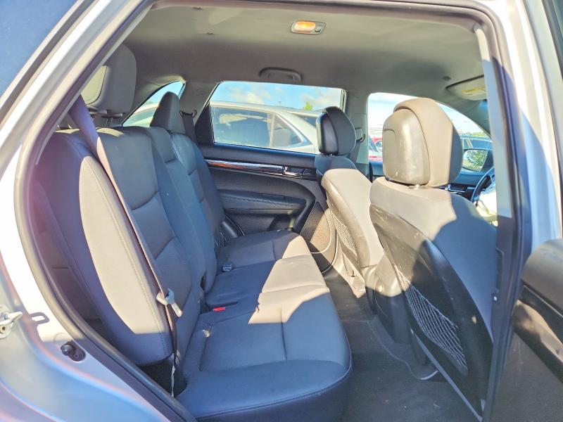 Photo 11 from auction – 2012 KIA SORENTO with VIN 5XYKTDA23CG287064