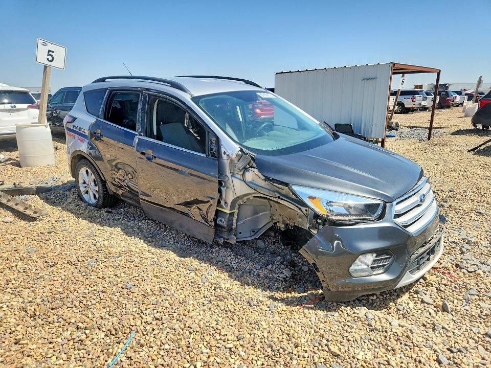 Photo 4 from auction – 2018 FORD ESCAPE with VIN 1FMCU9GD0JUB94565
