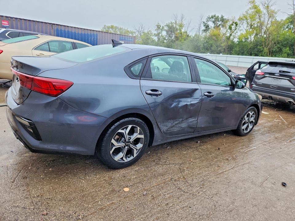 Photo 3 from auction – 2021 KIA FORTE with VIN 3KPF24AD2ME388245