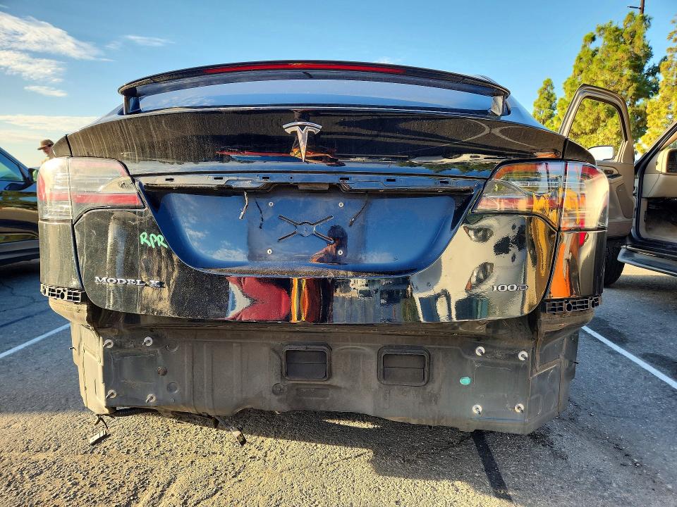 Снимка 6 от търг – 2017 TESLA MODEL X с VIN 5YJXCAE28HF060238