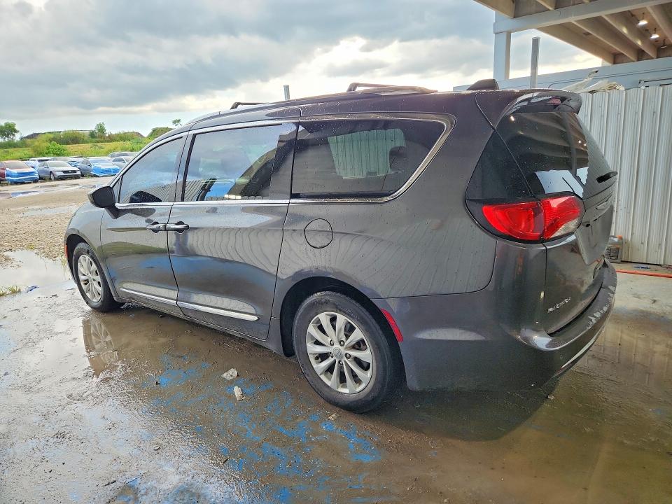 Photo 2 from auction – 2018 CHRYSLER PACIFICA with VIN 2C4RC1BG4JR120244