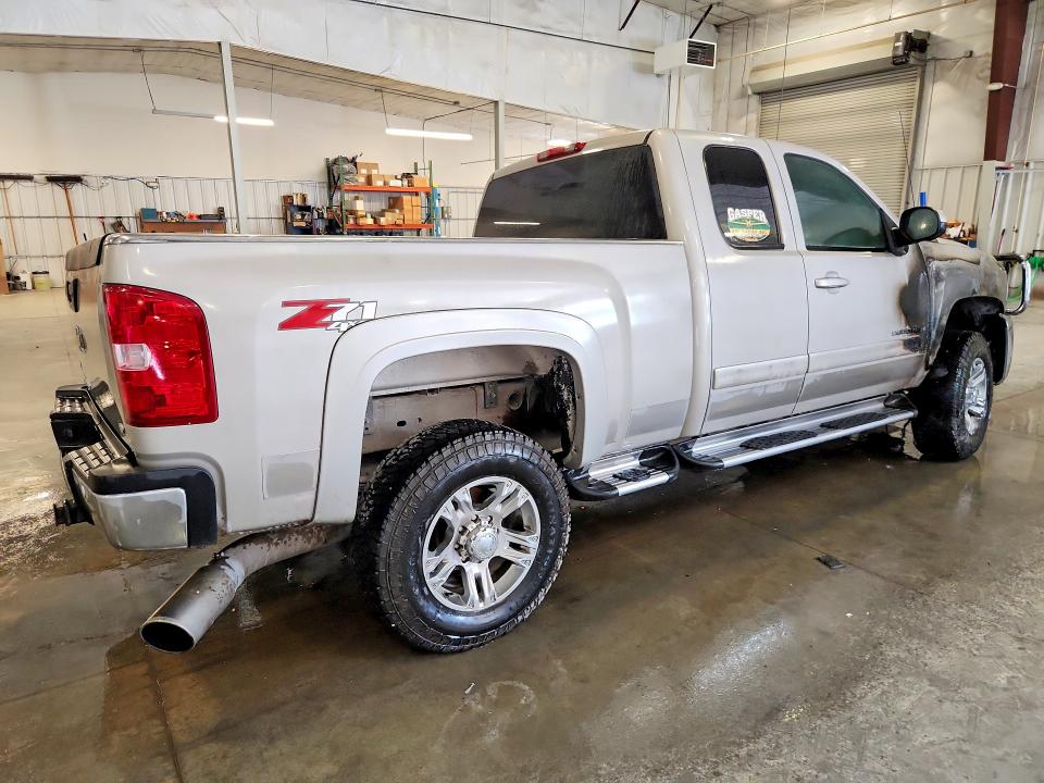 Photo 3 from auction – 2008 CHEVROLET SILVERADO with VIN 1GCHK29698E158058