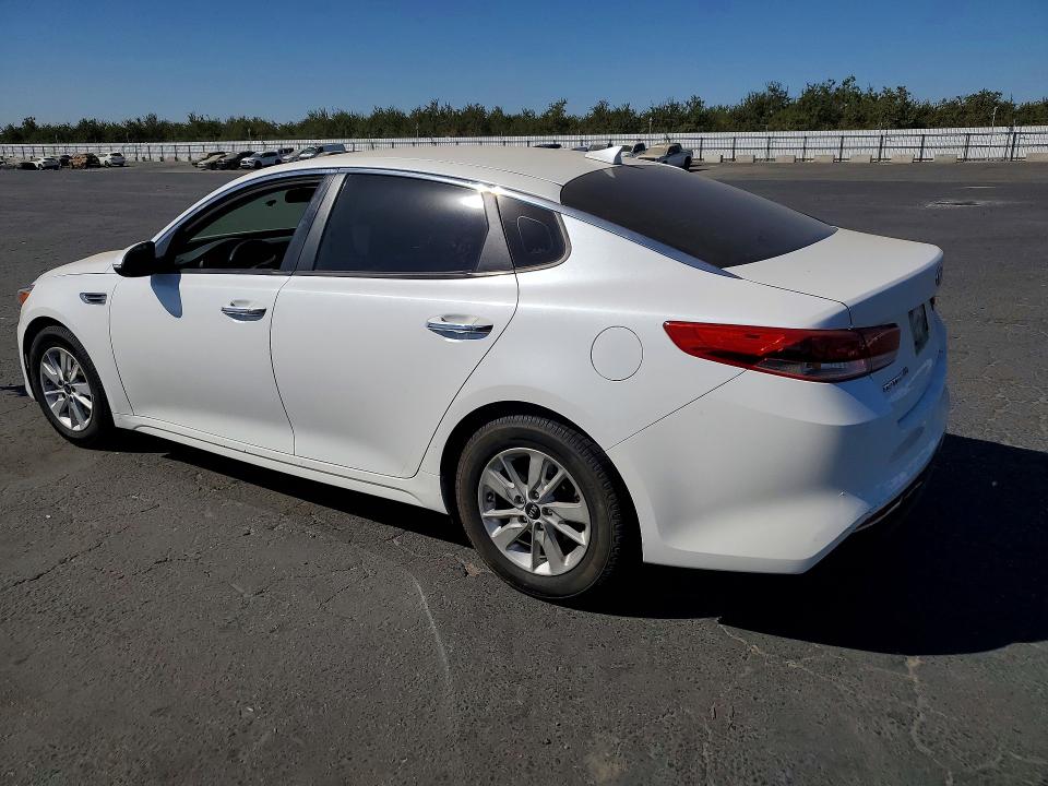 Фото 2 с аукциона – 2016 KIA OPTIMA с VIN KNAGT4L3XG5074006