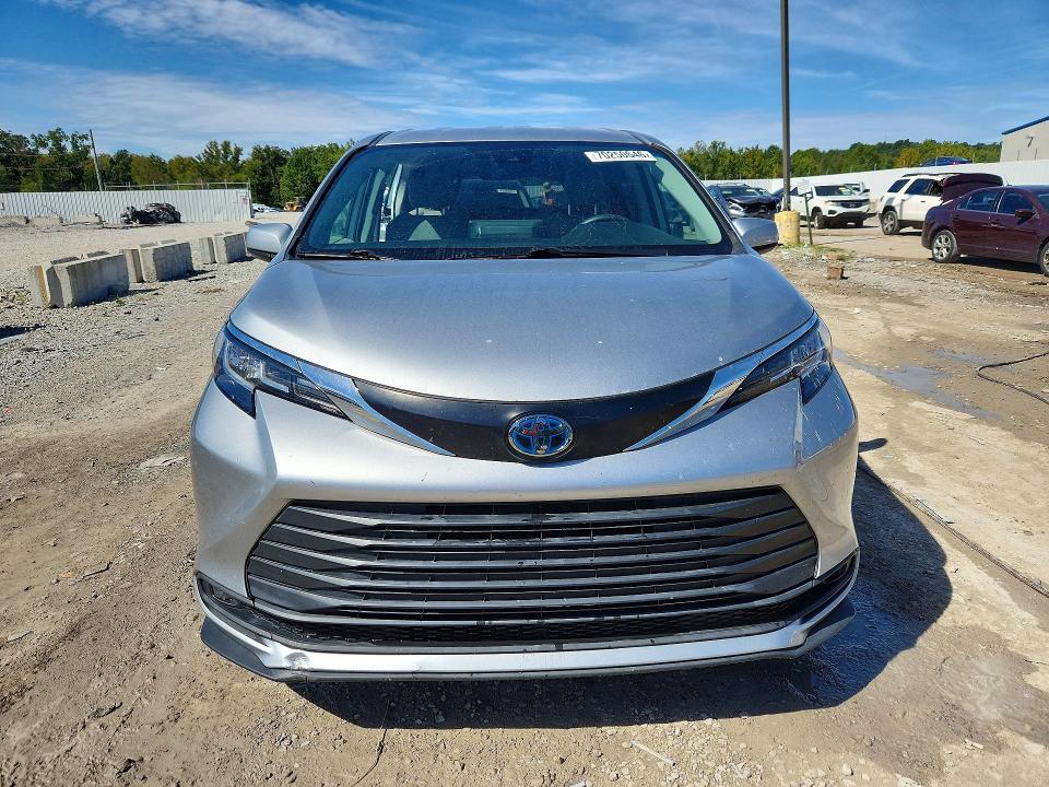 Photo 5 from auction – 2022 TOYOTA SIENNA with VIN 5TDKRKEC7NS113056