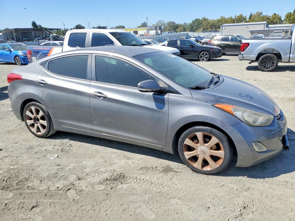 Photo 4 from auction – 2011 HYUNDAI ELANTRA with VIN 5NPDH4AE6BH075268