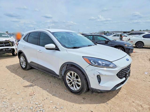 Photo 4 from auction – 2020 FORD ESCAPE with VIN 1FMCU0G69LUC02646