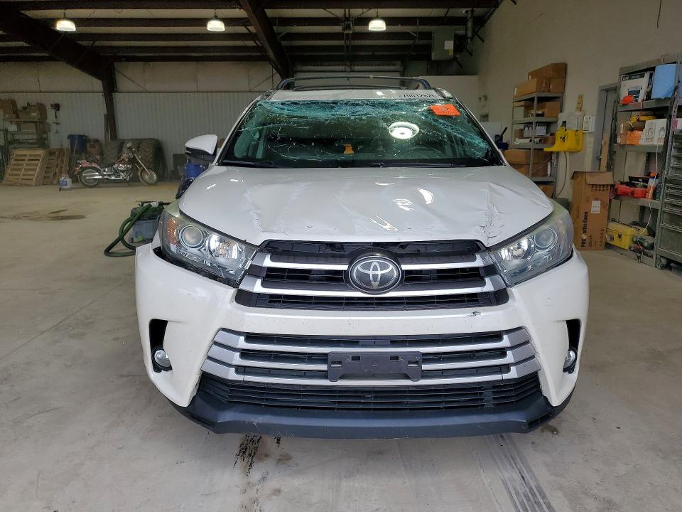 Photo 5 from auction – 2017 TOYOTA HIGHLANDER with VIN 5TDJZRFH9HS521982