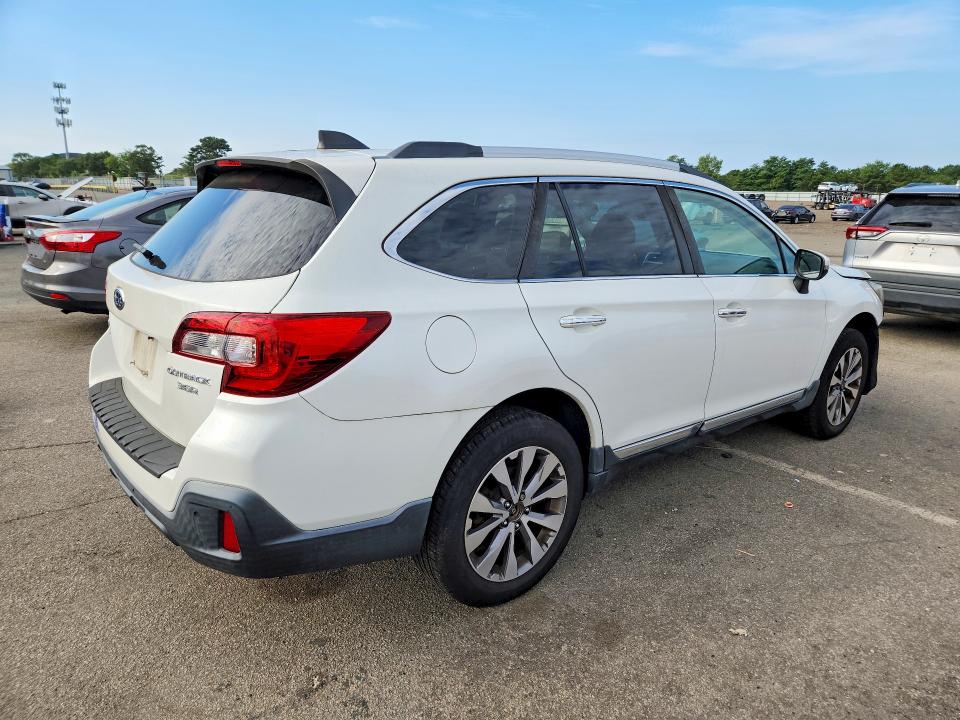 Photo 3 from auction – 2018 SUBARU OUTBACK with VIN 4S4BSETC5J3212488
